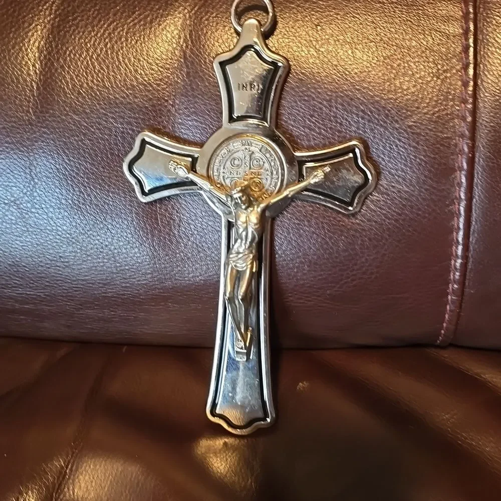 St Benedict Jubilee Crucifix Cross Made in Italy Black Enamel Silver Tone INRI